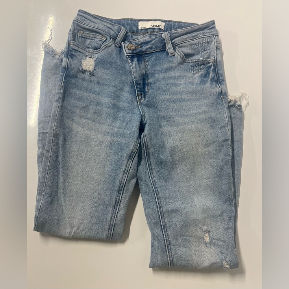 Vervet Women’s Jeans 
Asymmetrical button 
sz W 24 
distressed 
straight leg
EUC